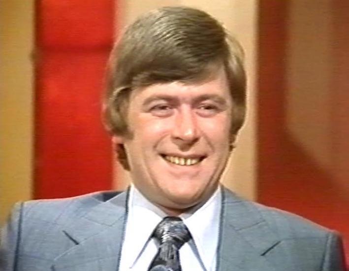 Mike Yarwood Wiki, Wikipedia, Death, Died, Youtube, Comedian, Daughters, Family, Children, Age, Dead